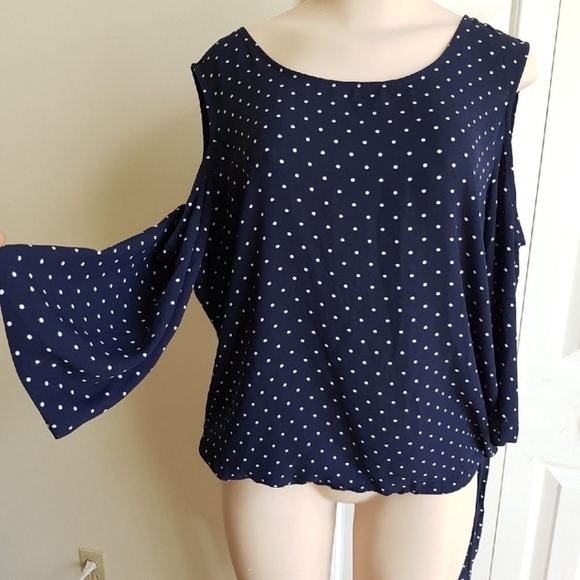 3/$20 NY&Co Navy Polka Dot Cold Shoulder Top, Size Large - Picture 3 of 7